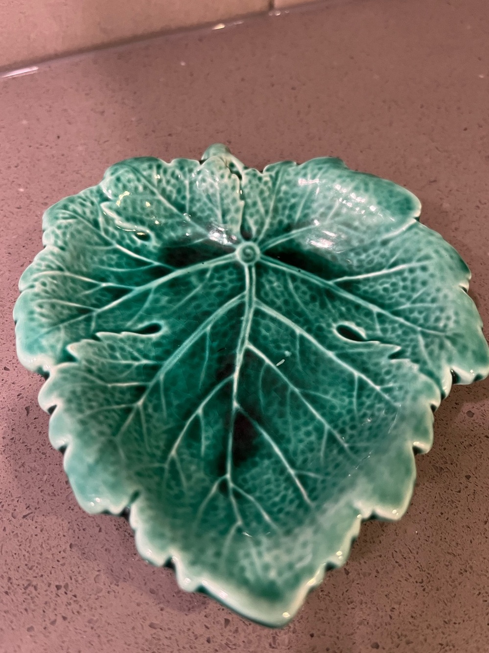 Vintage Mid-Century
Wedgwood Green Majolica Leaf
Dish - Staffordshire England